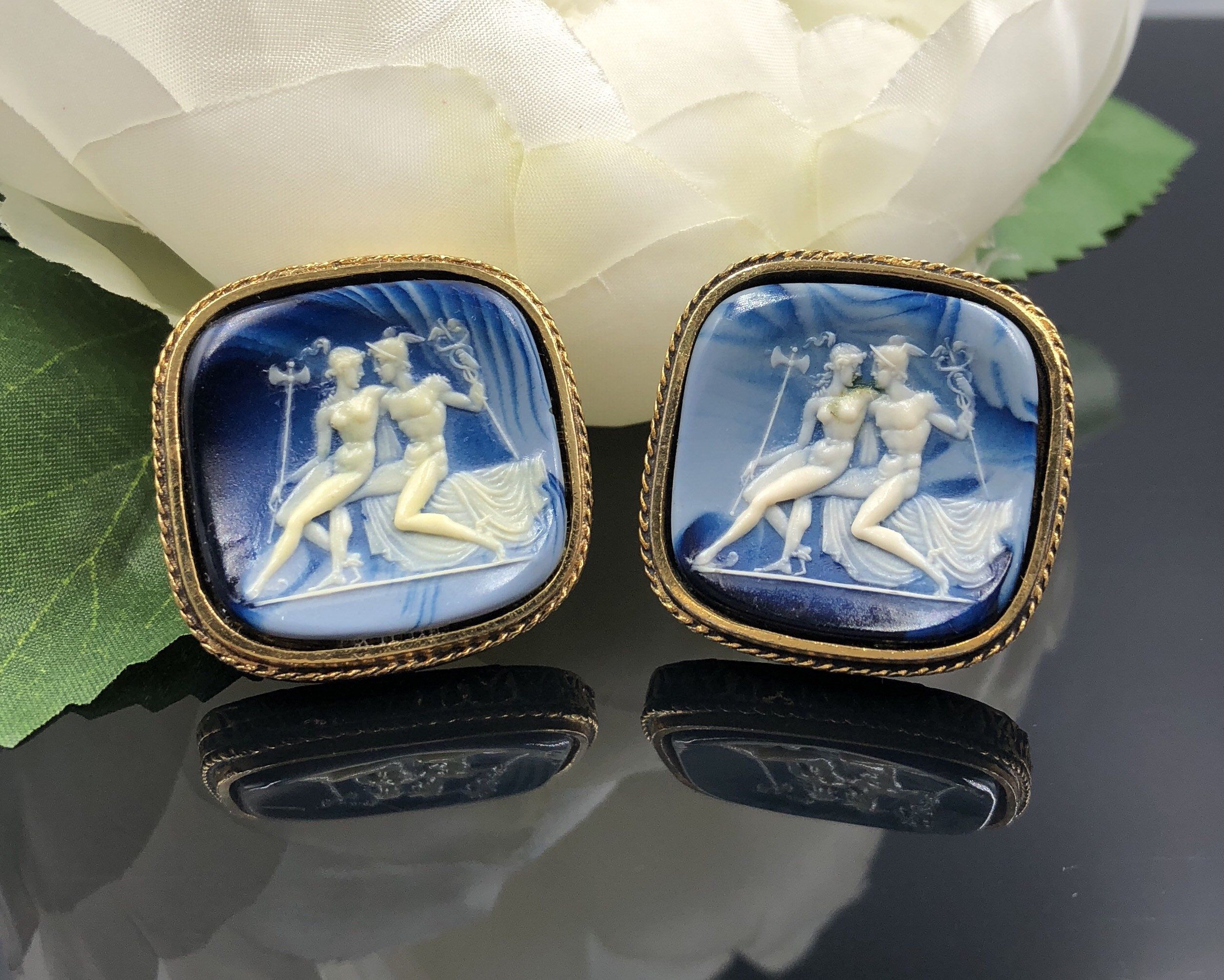 Rare Vintage Dante Cameo Style 'Lovers' Cufflinks in buy Red & White